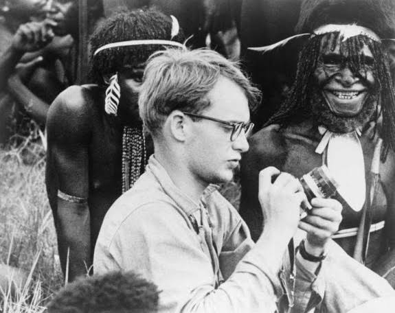 Michael Rockefeller saat di Papua. Sumber foto: Tribun News