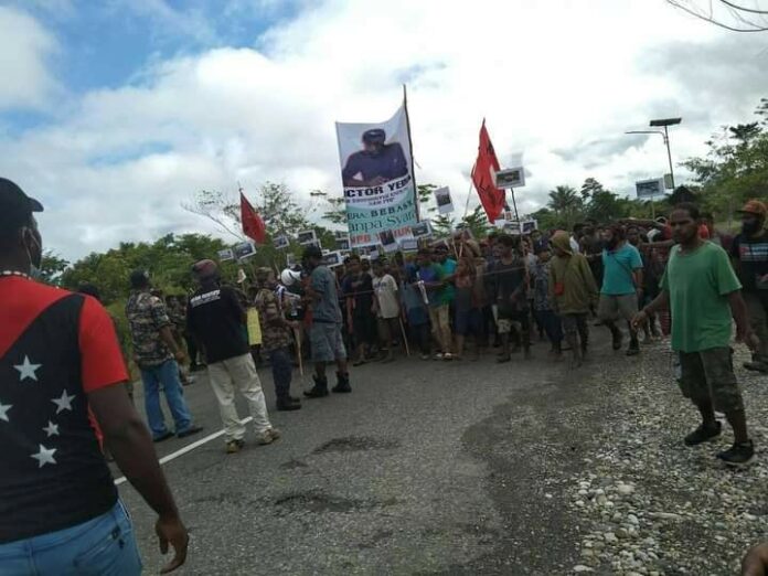 Aksi masa ribuan rakyat yang tergabung dalam Petisi Rakyat Papua (PRP) di Yahukimo menuntut Victor Yeimo didebaskan. Gambar dari doc PRP.