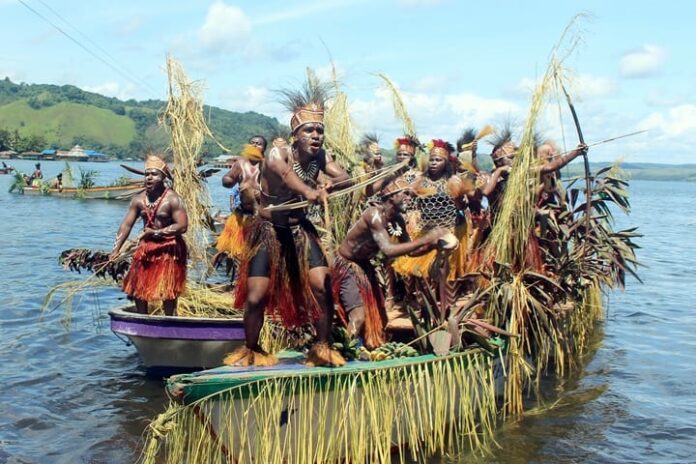 Masyarakat adat Sentani. Gambar dari jubi.co.id