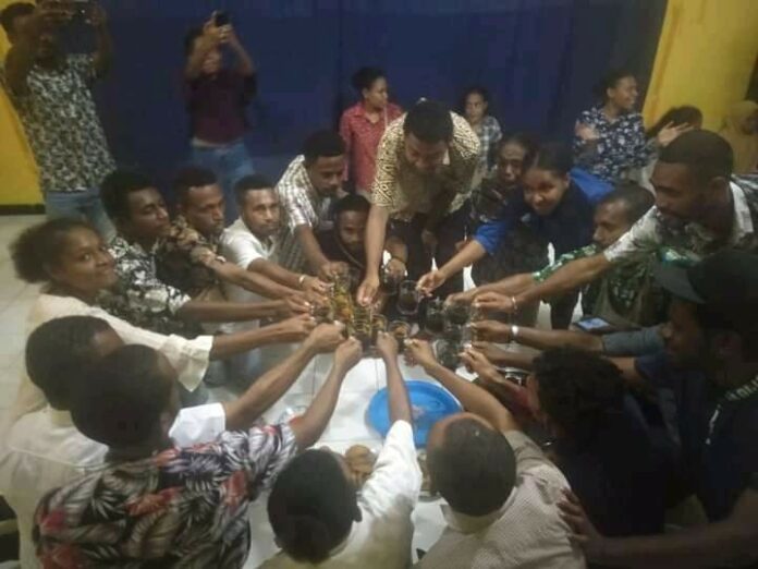 Mahasiswa dan mahasiswi Fakfak di Kota Jayapura. Foto dok pengurus asrama Fakfak.