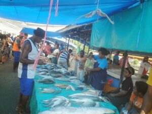 Gambar 6: Pasar ikan yang para penjualnya adalah orang Fiji.