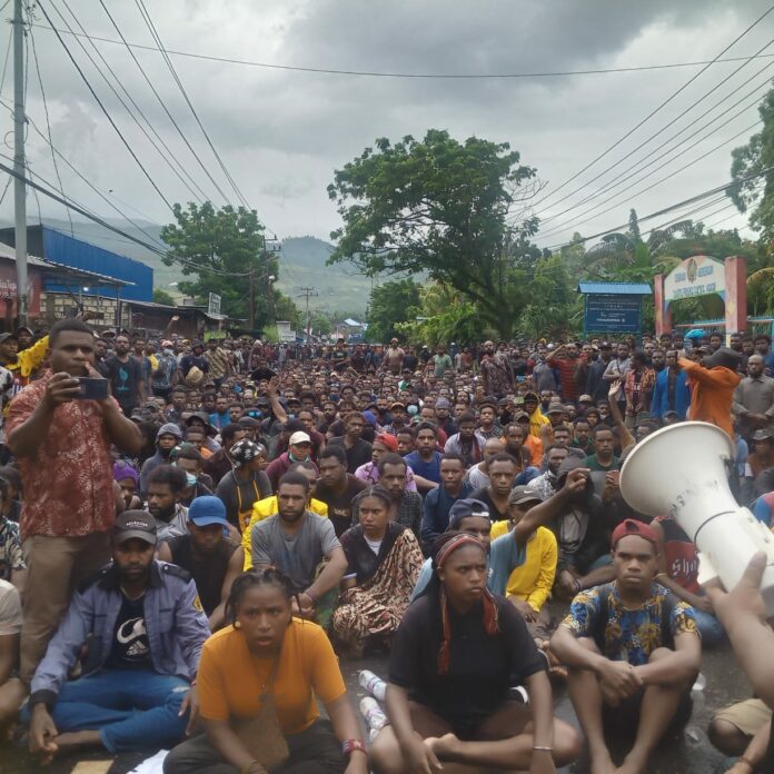 Aksi demonstrasi Solidaritas Mahasiswa Bersama Rakyat Papua di Jayapura, Selasa, 8 Maret 2022. Foto dok laolao-papua.com