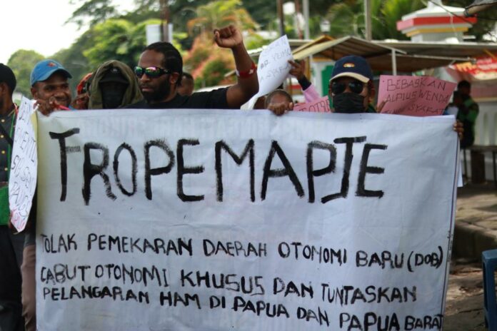 Aksi demonstrasi Fropemapje Jember pada Sabtu, 19 Maret 2022. Foto dok AMP Jember.