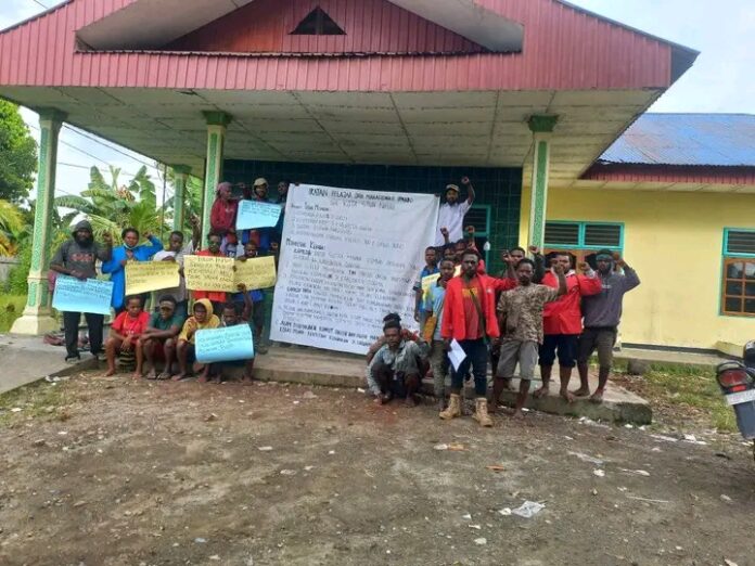 Foto saat pembacaan pernyataan sikap oleh Ipmado Kota Studi Nabire pada 25 Mei 2022. Foto dok Ipmado Nabire.