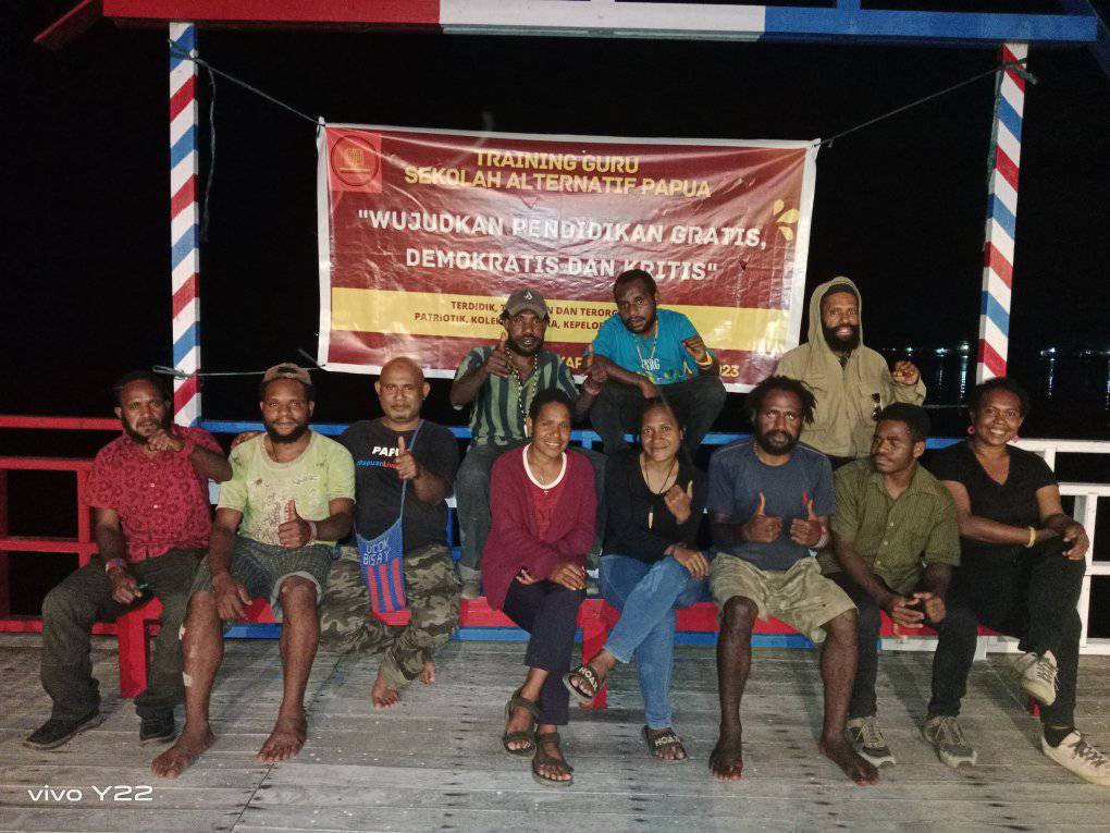 Komunitas epistemik dan gerakan pembebasan yang diinisiasi Zuzan Chrystalia Griapon bersama kawan-kawannya di Sekolah Alternatif Papua. Foto dok. Sekolah Alternatif Papua.