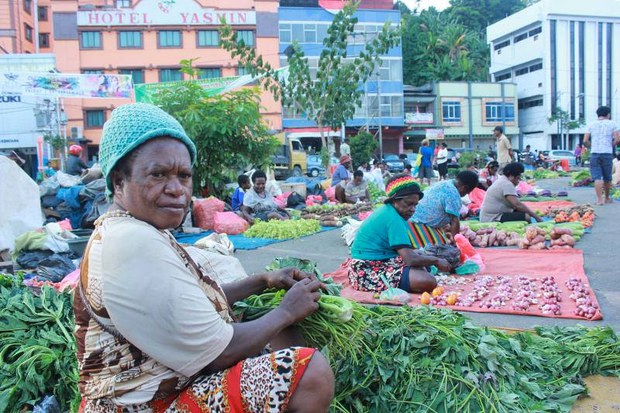 Foto salah satu Mama Mee yang sedang berjualan di depan Hotel Yasmin, Kota Jayapura. Foto dari benarnews.org.