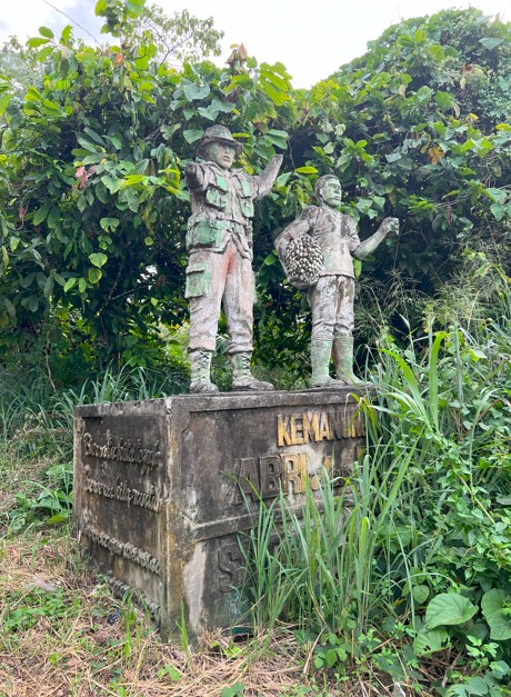 Gambar 2. Patung antara militer dan perkebunan
