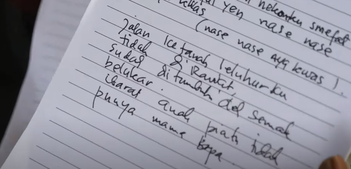 Tulisan syair lagu dengan tangan oleh Willem Giryar. Foto: West Papua Updates (2017).