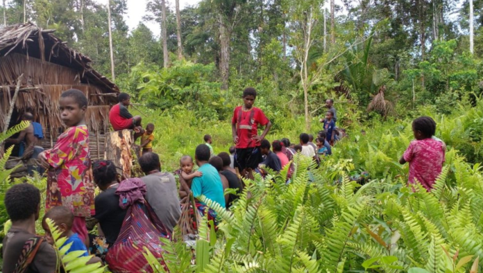 Pengungsi dari Distrik Suru-Suru, Kabupaten Yahukimo. Foto dari humanrightsmonitor.org