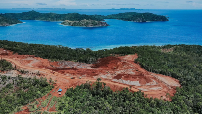 Kegiatan pertambangan di Pulau Gag, Papua Barat. Foto dari Greenpeace Indonesia.